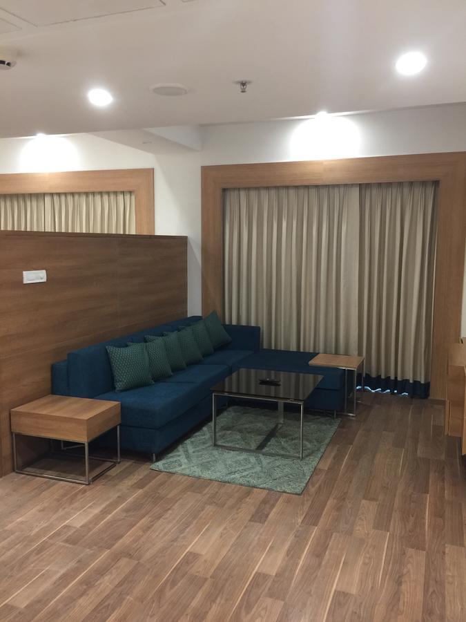 Lemon Tree Hotel, Sector 60, Gurugram Gurgaon Exterior foto